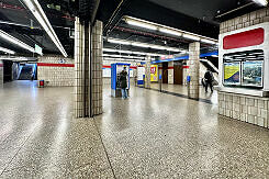 Östliches Sperrengeschoss im U-Bahnhof Karl-Preis-Platz