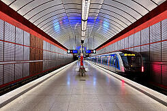 U-Bahnhof Kreillerstraße mit ausfahrendem C2-Zug