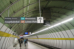 Leitsystem Odeonsplatz – Richtungsschild Hauptbahnhof