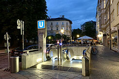 Zugang zum U-Bahnhof Lehel am St.-Anna-Platz