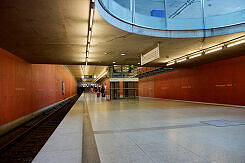 Östliches Bahnsteigende im U-Bahnhof Messestadt West