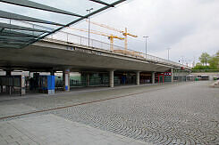 U-Bahnhof Messestadt West vom Messezugang aus gesehen