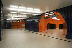 U-Bahnhof Marienplatz, Blick vom Querbahnsteig zu Gleis 2