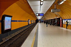 U-Bahnhof Marienplatz mit entfernter Hintergleisverkleidung