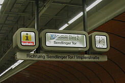 Zugzielanzeiger im U-Bahnhof Marienplatz vor dem Umbau Zugzielanzeiger im U-Bahnhof Marienplatz vor dem Umbau