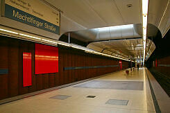 U-Bahnhof Machtlfinger Straße mit Kunst von Rupprecht Geiger