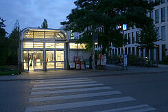 Zugangsgebäude zum U-Bahnhof Machtlfinger Straße