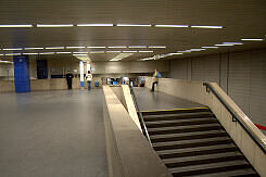 Sperrengeschoss im U-Bahnhof Münchner Freiheit – Zugänge zu Gleis 2/4