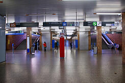 Westliches Sperrengeschoss im U-Bahnhof Neuperlach Süd