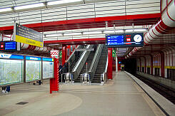 U-Bahnhof Ostbahnhof mit TFT-Anzeigern