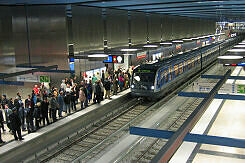 Eröffnungszug im U-Bahnhof Olympia-Einkaufszentrum (U1)