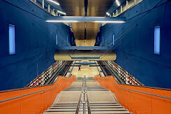 U-Bahnhof Olympia-Einkaufszentrum (U3), Treppe vom U1-Bahnhof aus