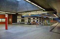 Östliches Sperrengeschoss im U-Bahnhof Oberwiesenfeld