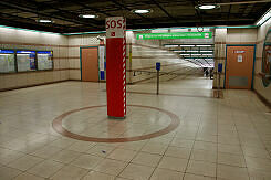 Östliches Sperrengeschoss im U-Bahnhof Obersendling