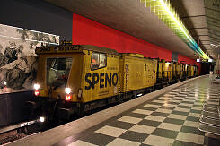 Schienenschleifzug der Firma Speno im U-Bahnhof Josephsburg