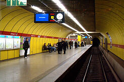 Einfahrt in den U-Bahnhof Sendlinger Tor (U1/U2) vor dem Umbau