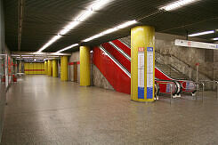 Querbahnsteig U-Bahnhof Sendlinger Tor (U1/U2) mit Aufgang zur U3/U6 (vor dem Umbau)