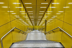 Neuer Aufgang von der U1/U2-Ebene unter der Sonnenstraße im U-Bahnhof Sendlinger Tor