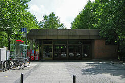 Nördlicher Zugang zum U-Bahnhof Therese-Giehse-Allee