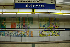 Wandbilder von Ricarda Dietz im U-Bahnhof Thalkirchen