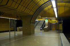 Östlicher Aufgang im U-Bahnhof Theresienwiese