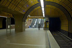 Aufgang zur Festwiese im U-Bahnhof Theresienwiese