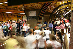 U-Bahnhof Theresienwiese während des Oktoberfestes