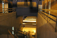 U-Bahnhof Olympia-Einkaufszentrum (U3), Blick vom östlichen Sperrengeschoss