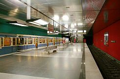 U-Bahnhof Wettersteinplatz mit wartendem A-Wagen