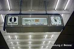 Zugzielanzeiger im U-Bahnhof Marienplatz 1971