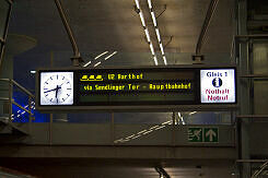 Alter Zugzielanzeiger im U-Bahnhof Messestadt West Alter Zugzielanzeiger im U-Bahnhof Messestadt West