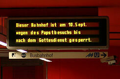 Zugzielanzeiger im U-Bahnhof Trudering: Gesperrte Bahnhöfe zum Papstbesuch 2006