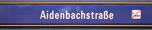 Stationsschild U-Bahnhof Aidenbachstraße