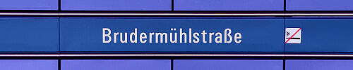 Stationsschild U-Bahnhof Brudermühlstraße Stationsschild U-Bahnhof Brudermühlstraße