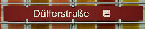 Stationsschild U-Bahnhof Dülferstraße