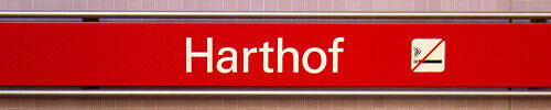 Stationsschild U-Bahnhof Harthof Stationsschild U-Bahnhof Harthof
