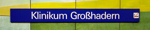 Stationsschild U-Bahnhof Klinikum Großhadern