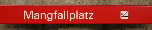 Stationsschild U-Bahnhof Mangfallplatz Stationsschild U-Bahnhof Mangfallplatz