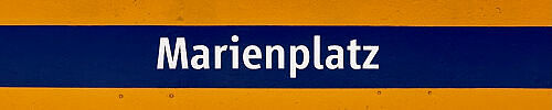 Stationsschild U-Bahnhof Marienplatz Stationsschild U-Bahnhof Marienplatz