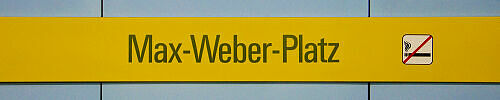 Stationsschild U-Bahnhof Max-Weber-Platz Stationsschild U-Bahnhof Max-Weber-Platz