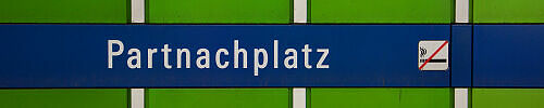 Stationsschild U-Bahnhof Partnachplatz