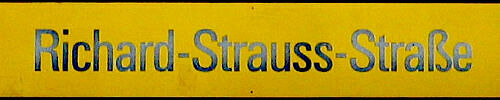 Stationsschild U-Bahnhof Richard-Strauss-Straße Stationsschild U-Bahnhof Richard-Strauss-Straße