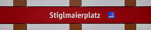 Stationsschild U-Bahnhof Stiglmaierplatz Stationsschild U-Bahnhof Stiglmaierplatz