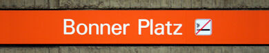 Stationsschild U-Bahnhof Bonner Platz