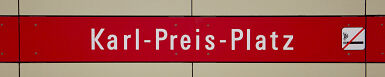 Stationsschild U-Bahnhof Karl-Preis-Platz (2021)