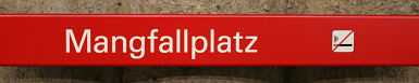 Stationsschild U-Bahnhof Mangfallplatz