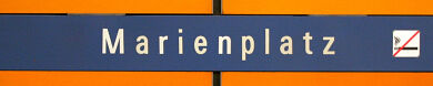 Stationsschild U-Bahnhof Marienplatz im Jahr 2007