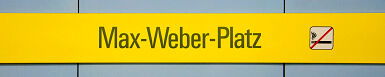 Stationsschild U-Bahnhof Max-Weber-Platz