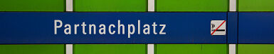 Stationsschild U-Bahnhof Partnachplatz