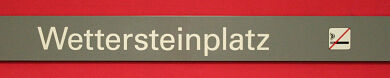 Stationsschild U-Bahnhof Wettersteinplatz